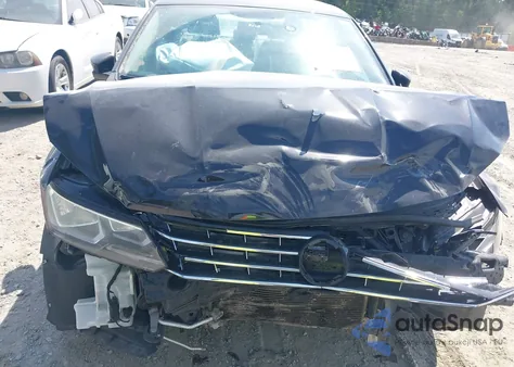 2018 Volkswagen Passat 2.0T R-Line/2.0T S z USA, uszkodzony, nr VIN 1VWAA7A3XJC027187